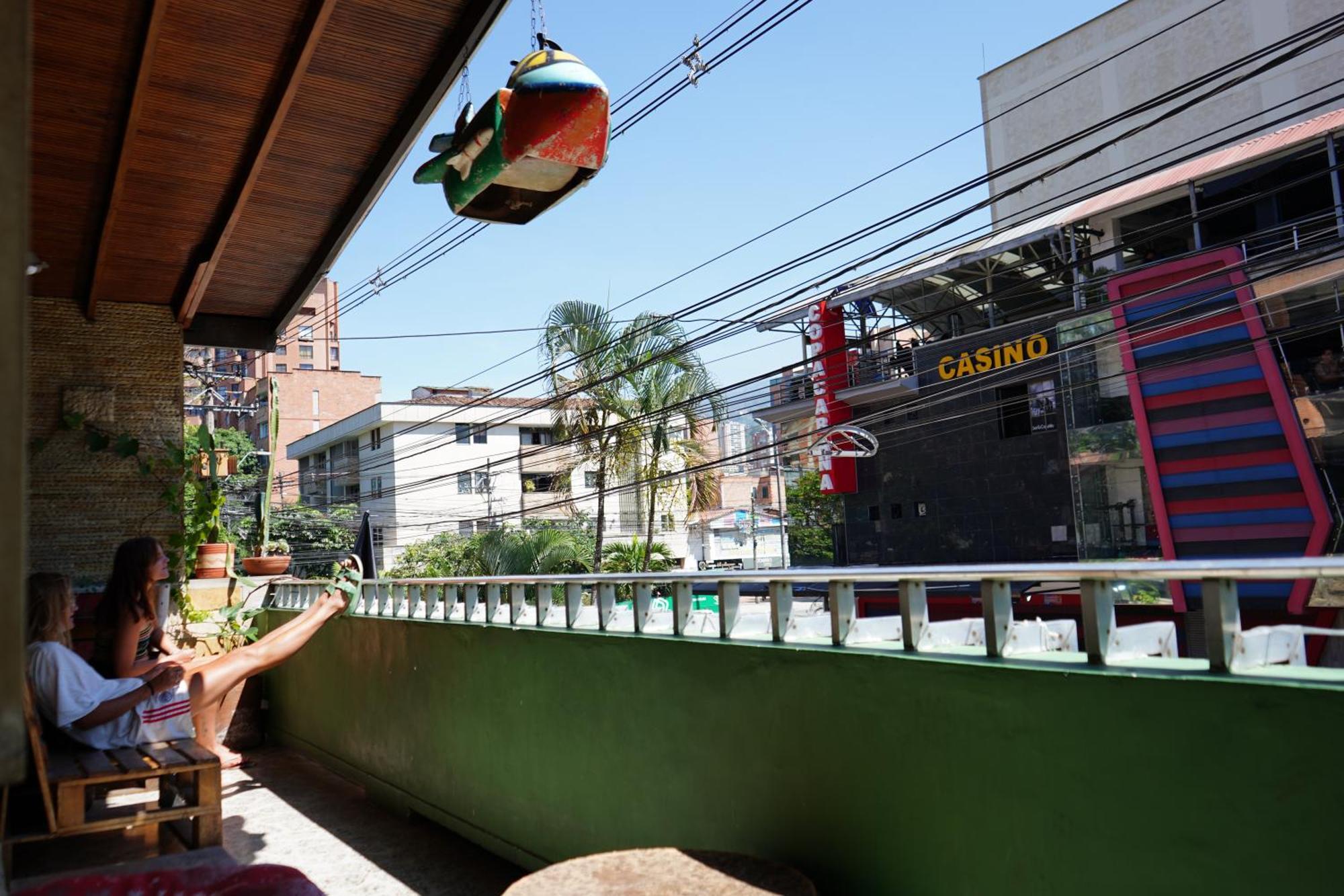 Casa Almarita - Hostal, Bar Y Restaurante Medellín Eksteriør billede