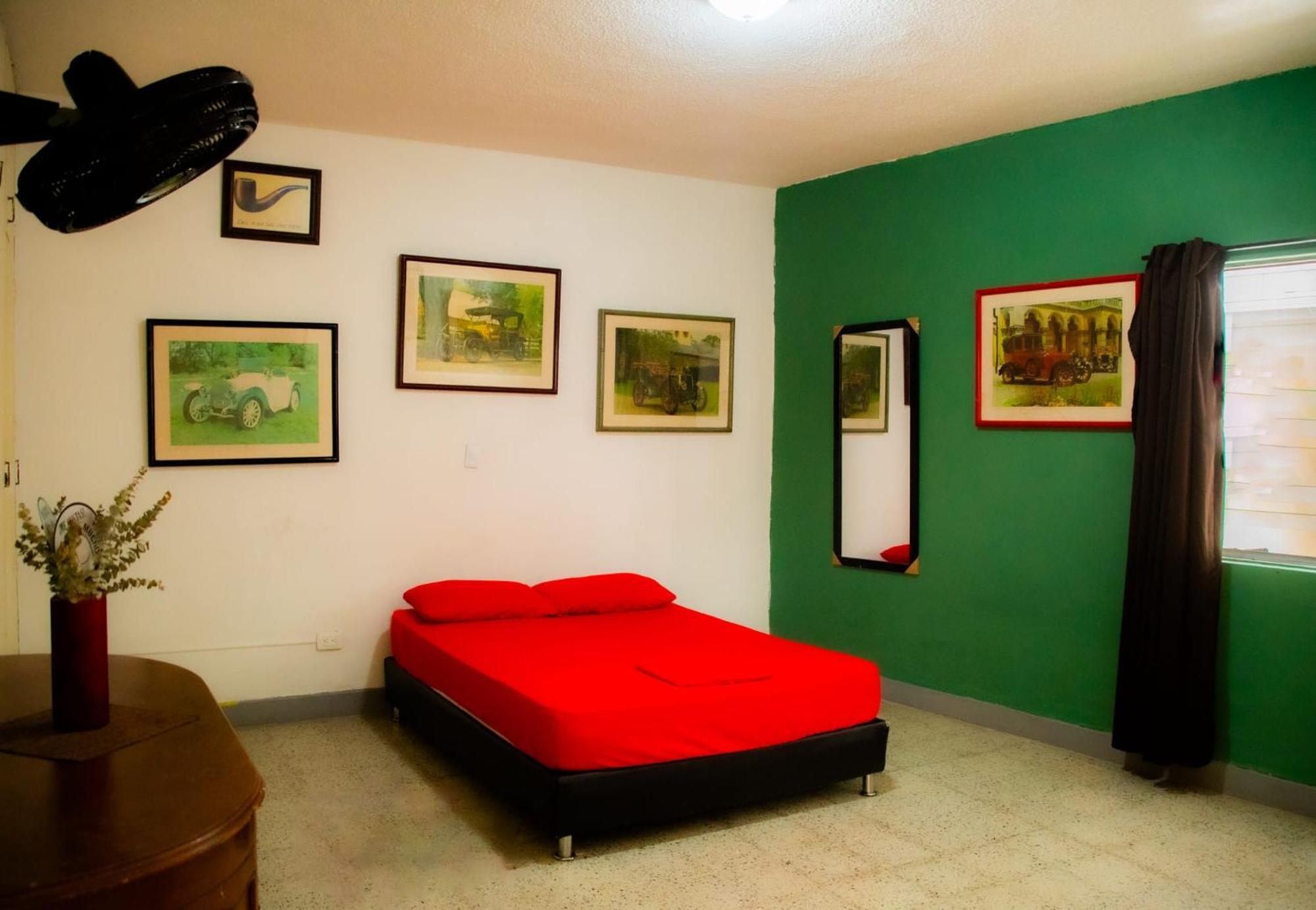 Casa Almarita - Hostal, Bar Y Restaurante Medellín Eksteriør billede