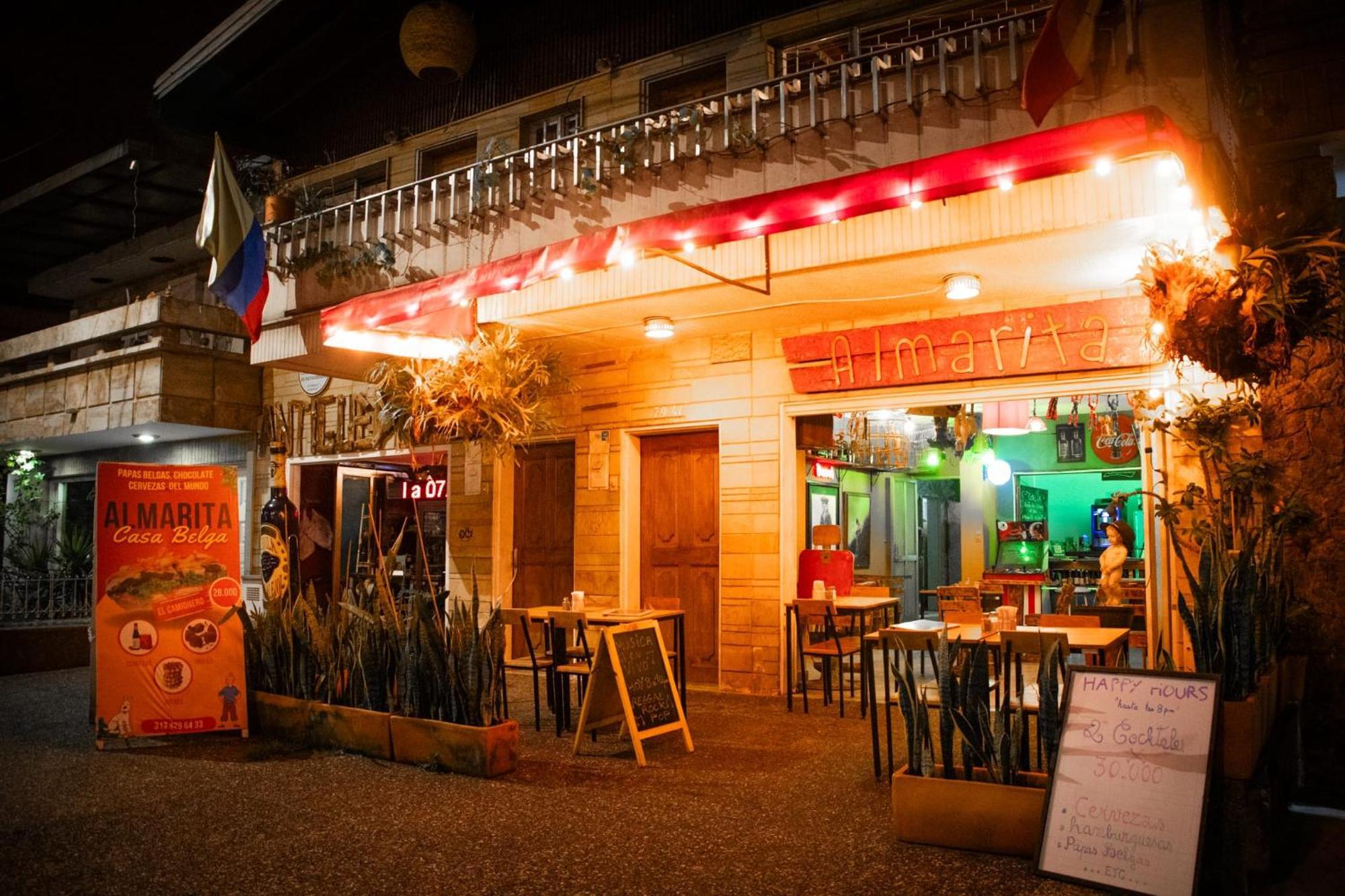 Casa Almarita - Hostal, Bar Y Restaurante Medellín Eksteriør billede